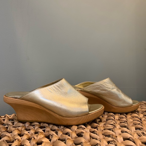 ESCADA wood and gold leather mules / clogs - Picture 2 of 8